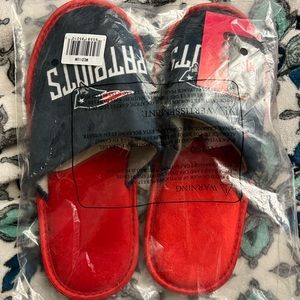 NWT Men’s Patriot slippers size 9-10 med